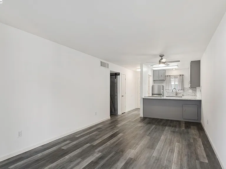 3849 Vineyard Ave #B — Photo 6