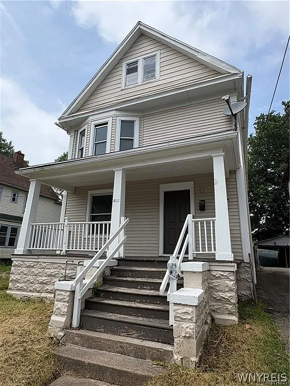 3 bed, 1.0 bath, 2332 sqft, $1,200 — Photo 1
