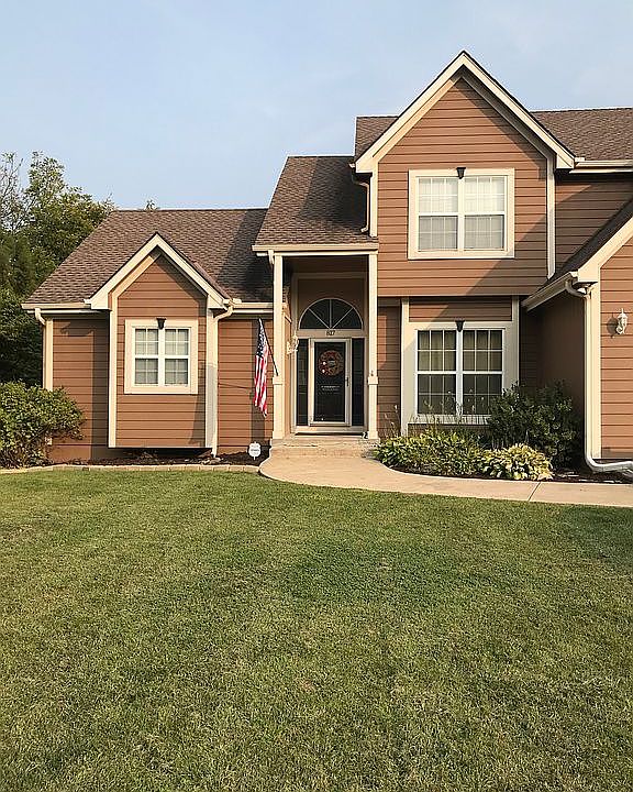 2nd image of 817 NE Emily Ln