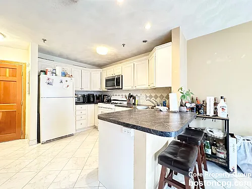 237 Hanover St #3A Photo 1