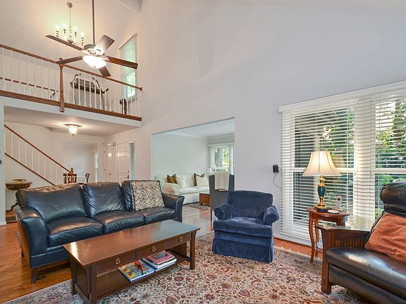 4th image of 18 Warrington Dr