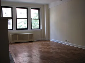 Rented by Siderow Residential Group