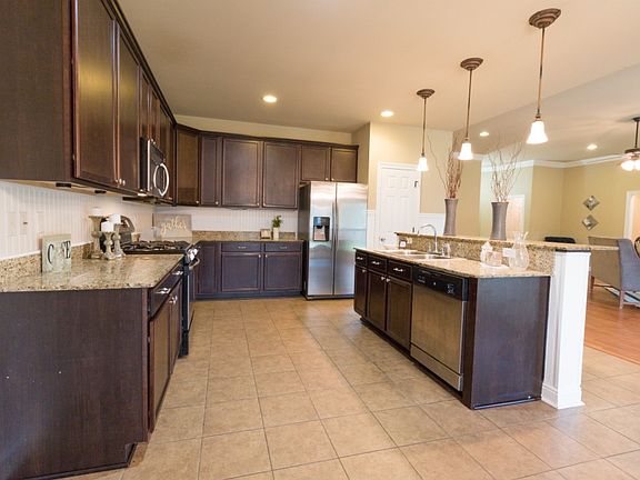 3rd image of 4951 Knight Dr