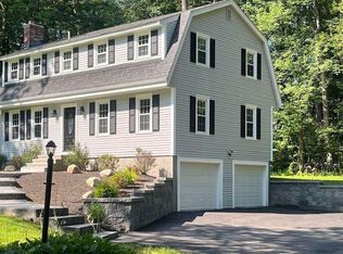 7 Oakwood St, Windham, NH 03087