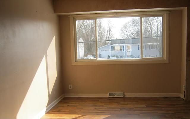 2nd image of 916 Greenwood St
