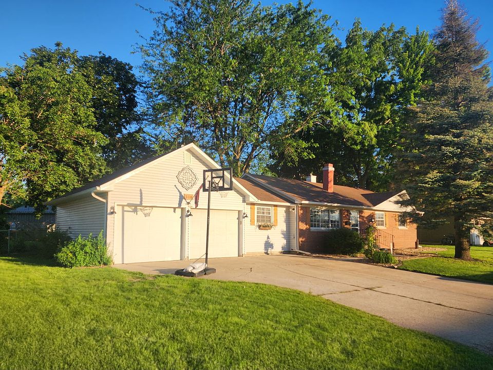 1st image of 315 Maple Dr