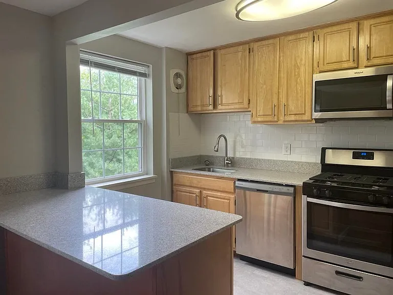 The Metropolitan Wynnewood — Photo 18