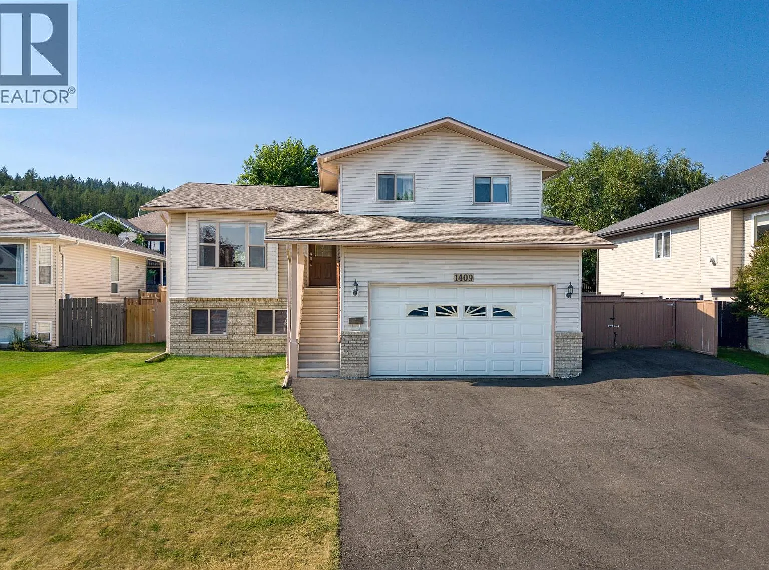 5 bed, 2400 sqft, $3,900 — Photo 1