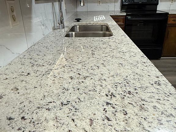 4th image of 333 Christie Ct