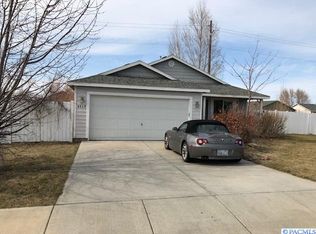 4512 John Deere Ln, Pasco, WA