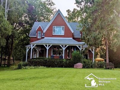 22596 E River Rd, Grosse Ile, MI, 48138