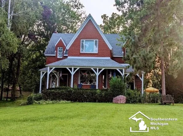22596 E River Rd, Grosse Ile, MI 48138