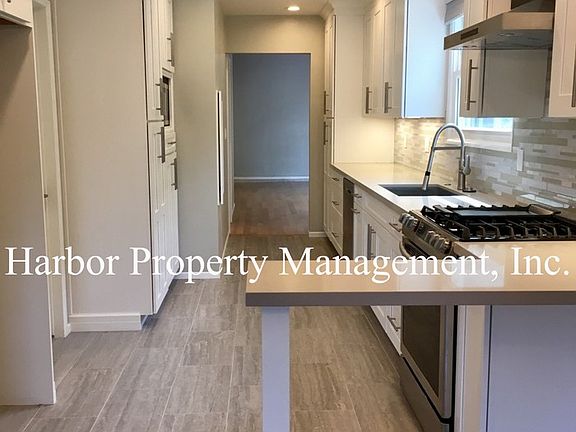 5th image of 2432 Nearcliff St