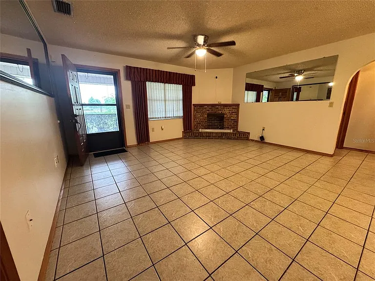8225 E Highway 25 — Photo 18
