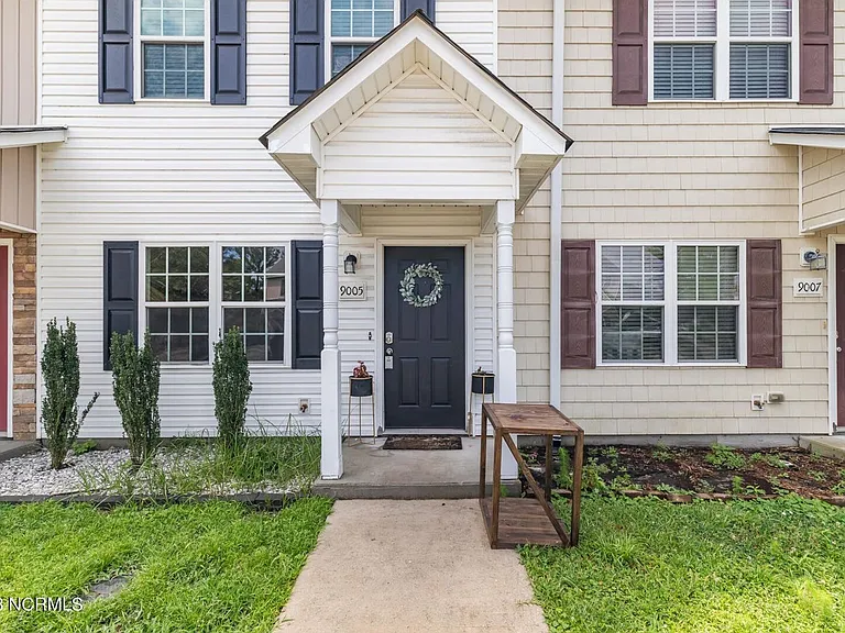 9005 Banister Loop — Photo 4