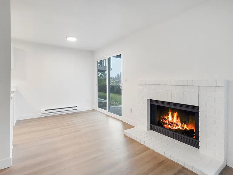 Oak Park Apartments — Photo 8
