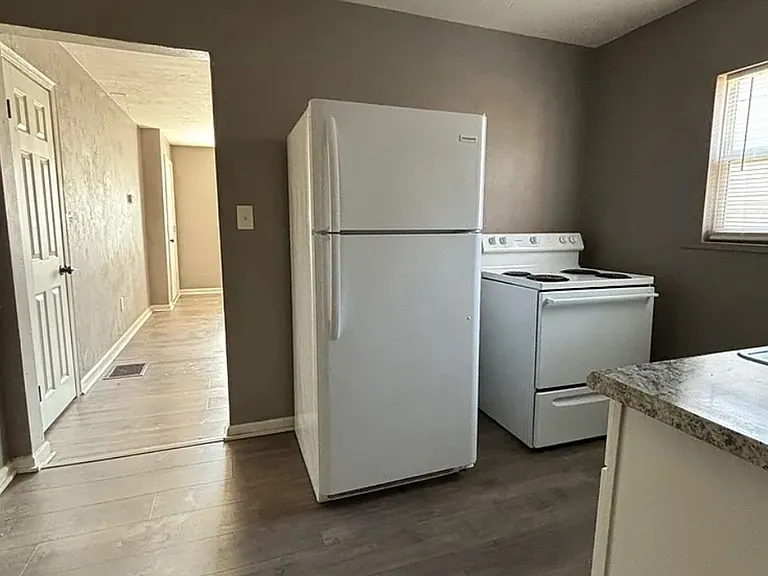 411 Ryburn Ave — Photo 7