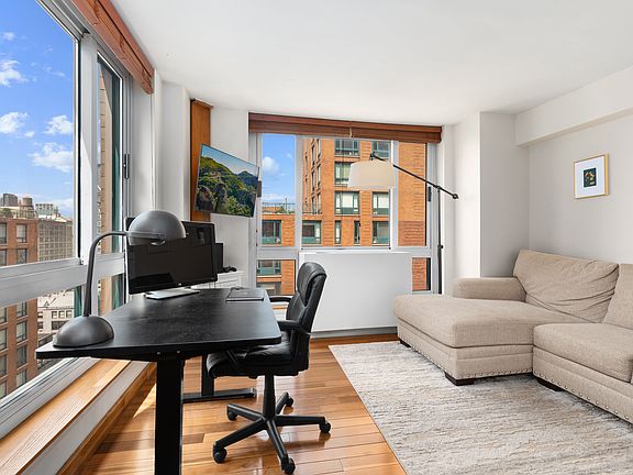 3rd image of 1 Irving Pl APT V21g