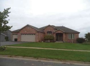 6402 Sunnybrook Ln, Machesney Park, IL 61115