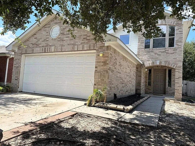 18919 Ayston Dr — Photo 2