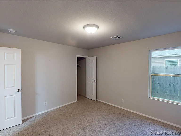 1240 E Richmond St — Photo 21