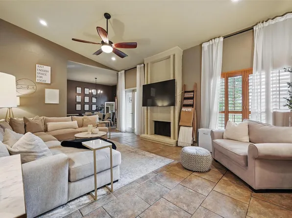 10433 High Hollows Dr APT 218, Dallas, TX 75230