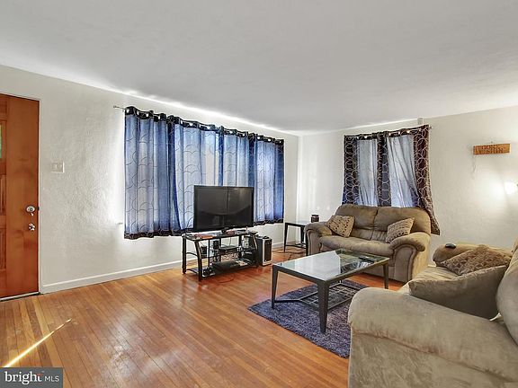 3rd image of 2771 S Queen St