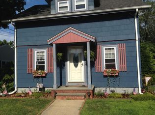 28 Revere Ave, West Warwick, RI 02893
