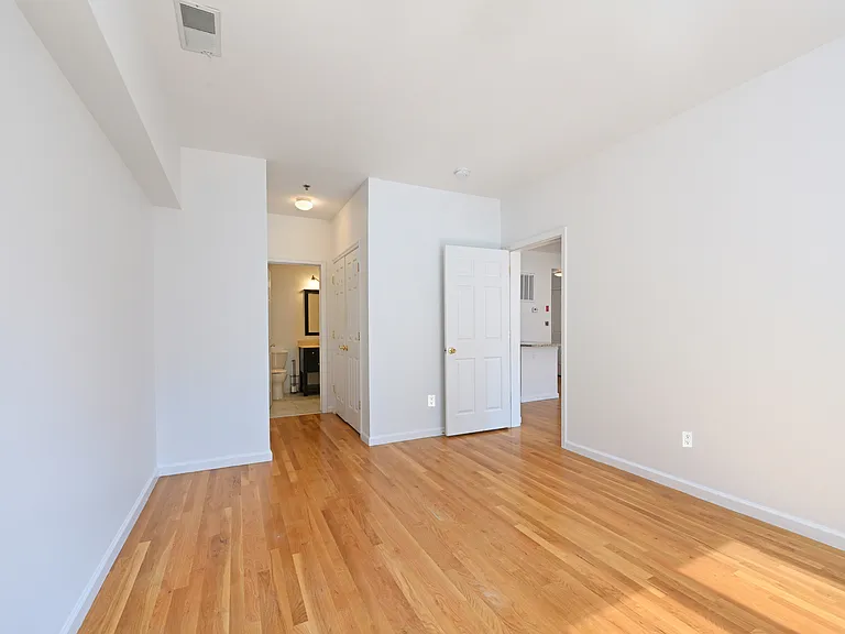 901 Madison St #5D — Photo 10