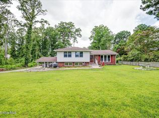 2111 Neuse Cliffs Dr, New Bern, NC 28560