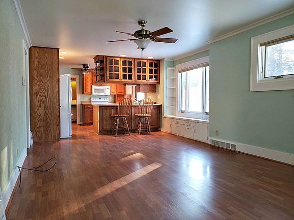 3rd image of 1213 W B St