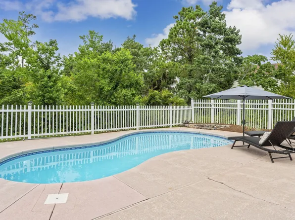 843 Linda Dr, Mary Esther, FL 32569