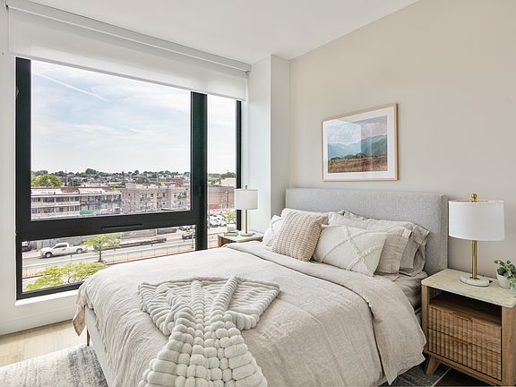 3rd image of 72-01 Queens Blvd #620