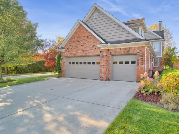 29026 Thistle Ln, Harrison Township, MI 48045