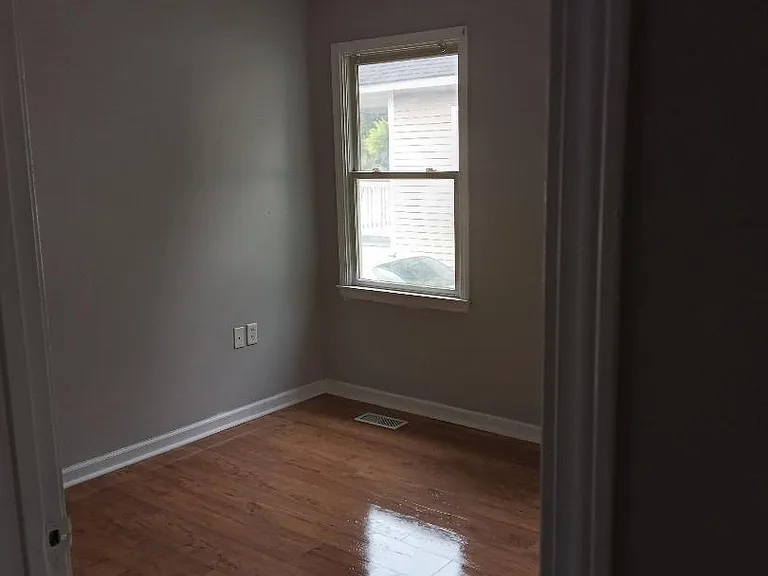 2009 Harden St — Photo 10