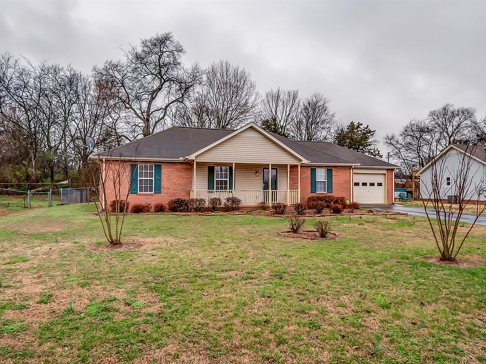 1st image of 804 Blue Springs Dr