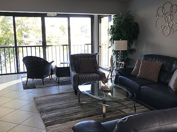 3rd image of 4330 Chantelle Dr APT F206