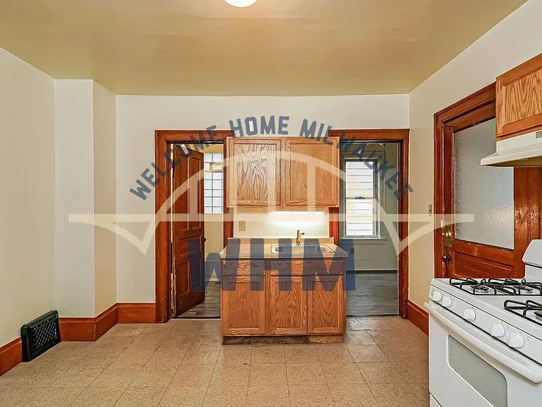 2934 N Bremen St — Photo 5