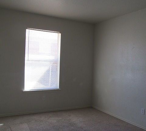 5th image of 2703 Alma Dr