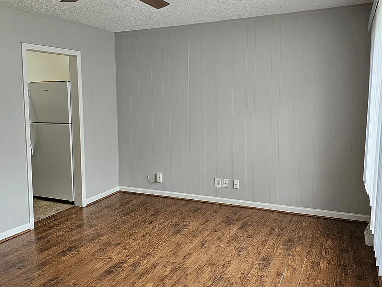 528 E Dallas Ave — Photo 5