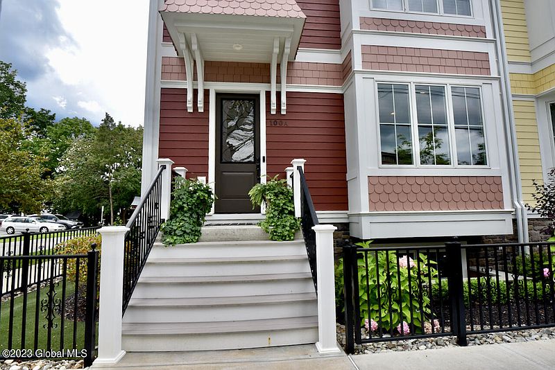 4th image of 100A Division Street