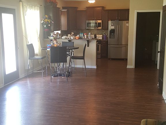 4th image of 1018 Regency Dr
