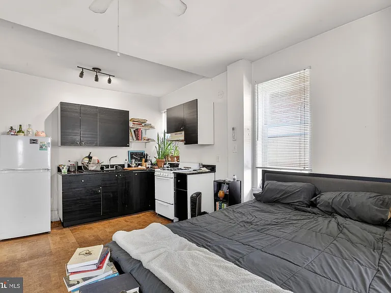 129 W Susquehanna Ave #2R — Photo 6