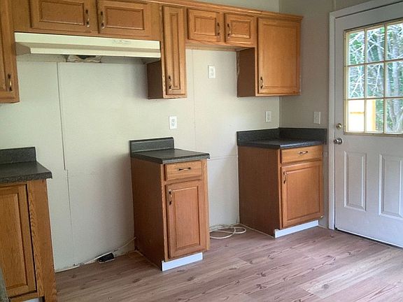 5th image of 422 Folk St NW