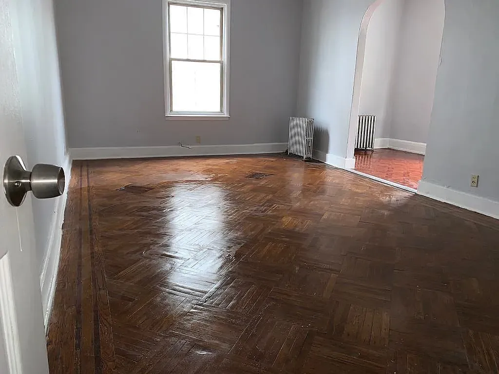Building Photo - 381 Leslie St #6C