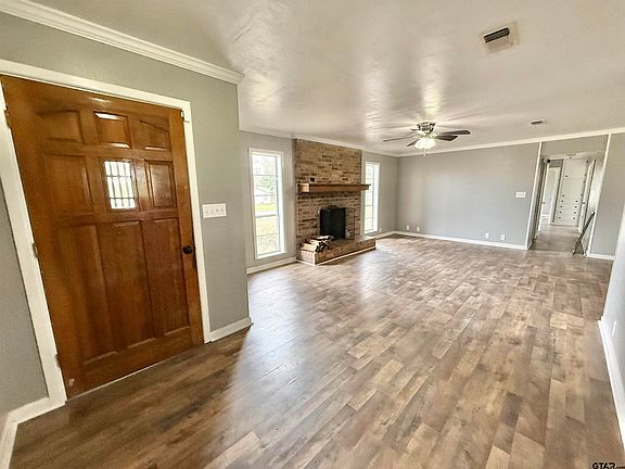 3rd image of 108 Redbud Ln