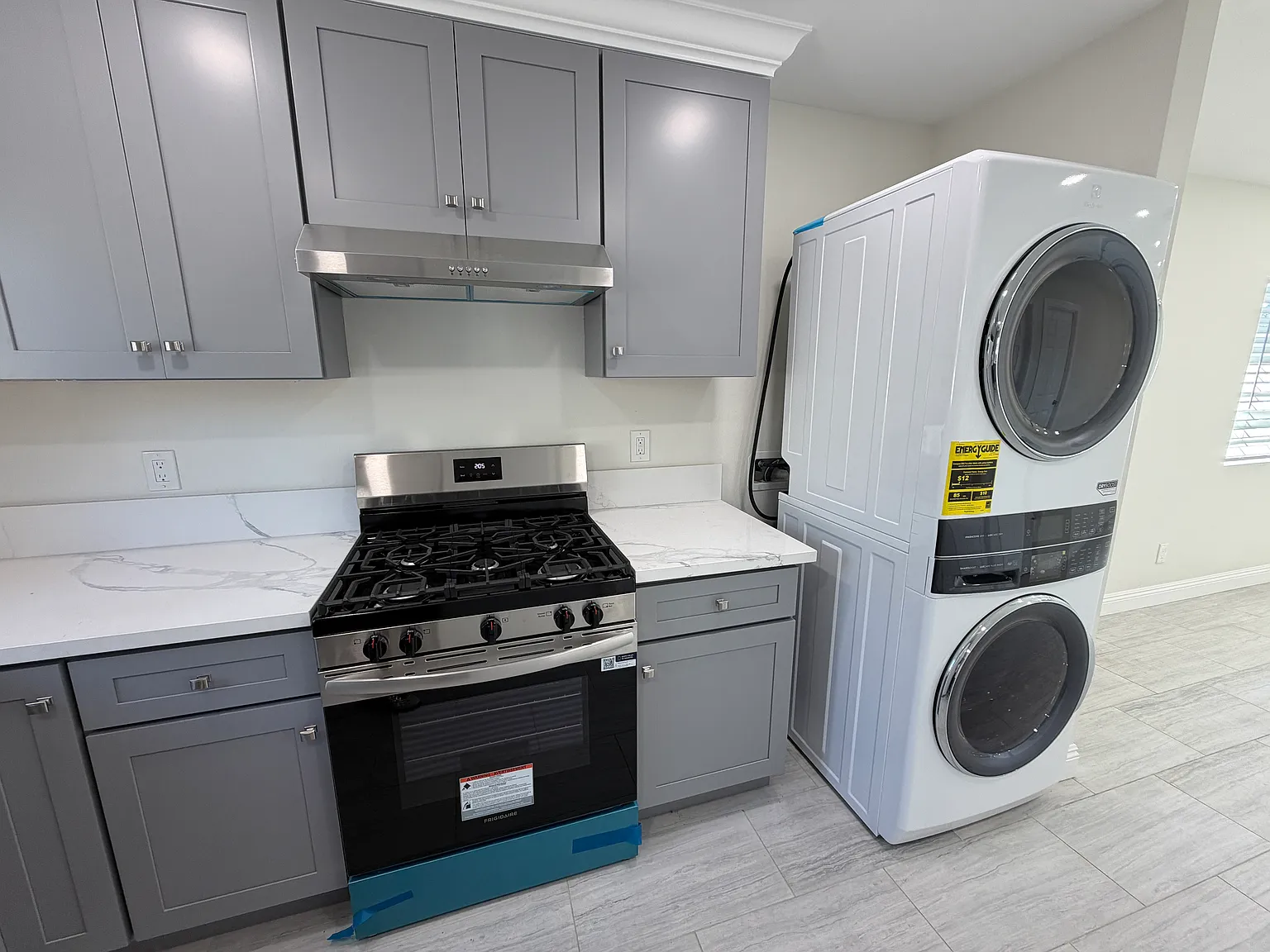 2 bed, 700 sqft, $2,700 — Photo 4