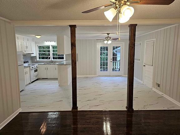 2nd image of 215 W Coleman Ave
