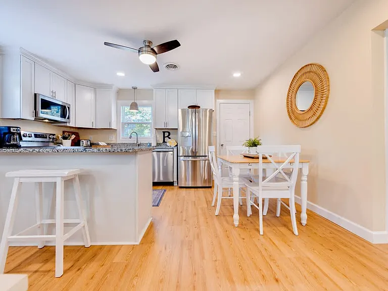 906 W Sportsman Dr #1 — Photo 13