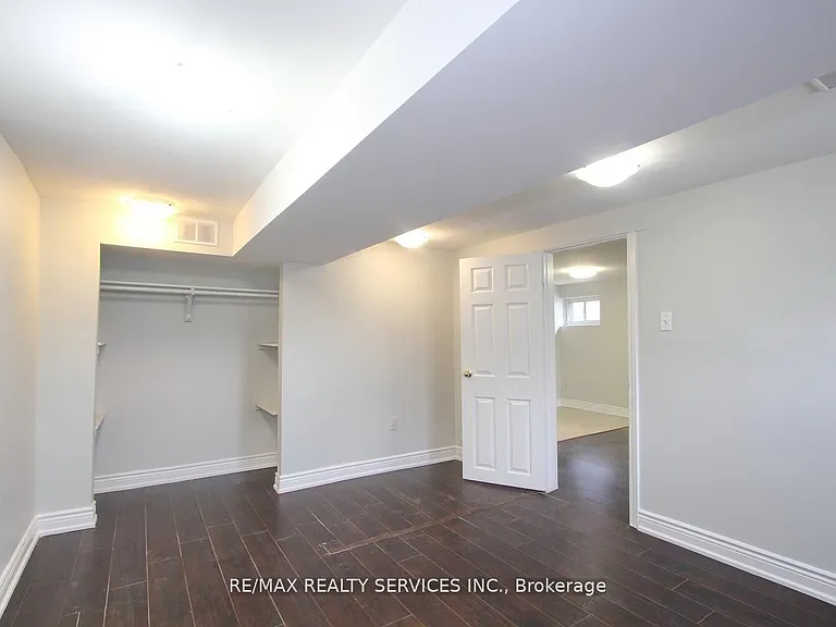 185 Earnscliffe Cir — Photo 35